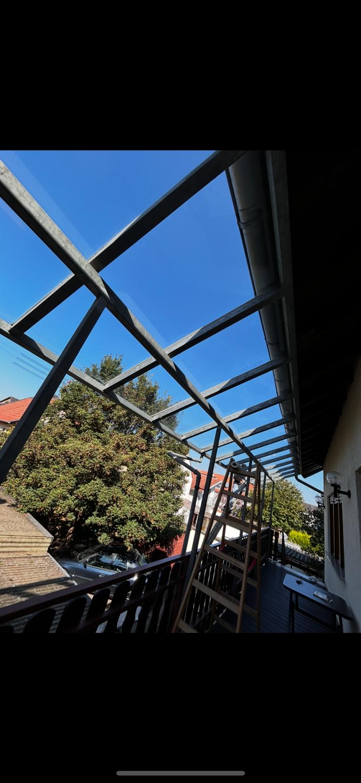 Überdachung – Glas/Polycarbonat auf Stahlkonstruktion